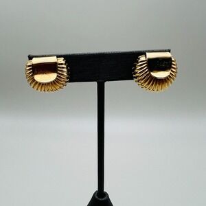 Shell Earrings Gold Tone Ribbed Fan Screw‎ Back Vintage Classic Style